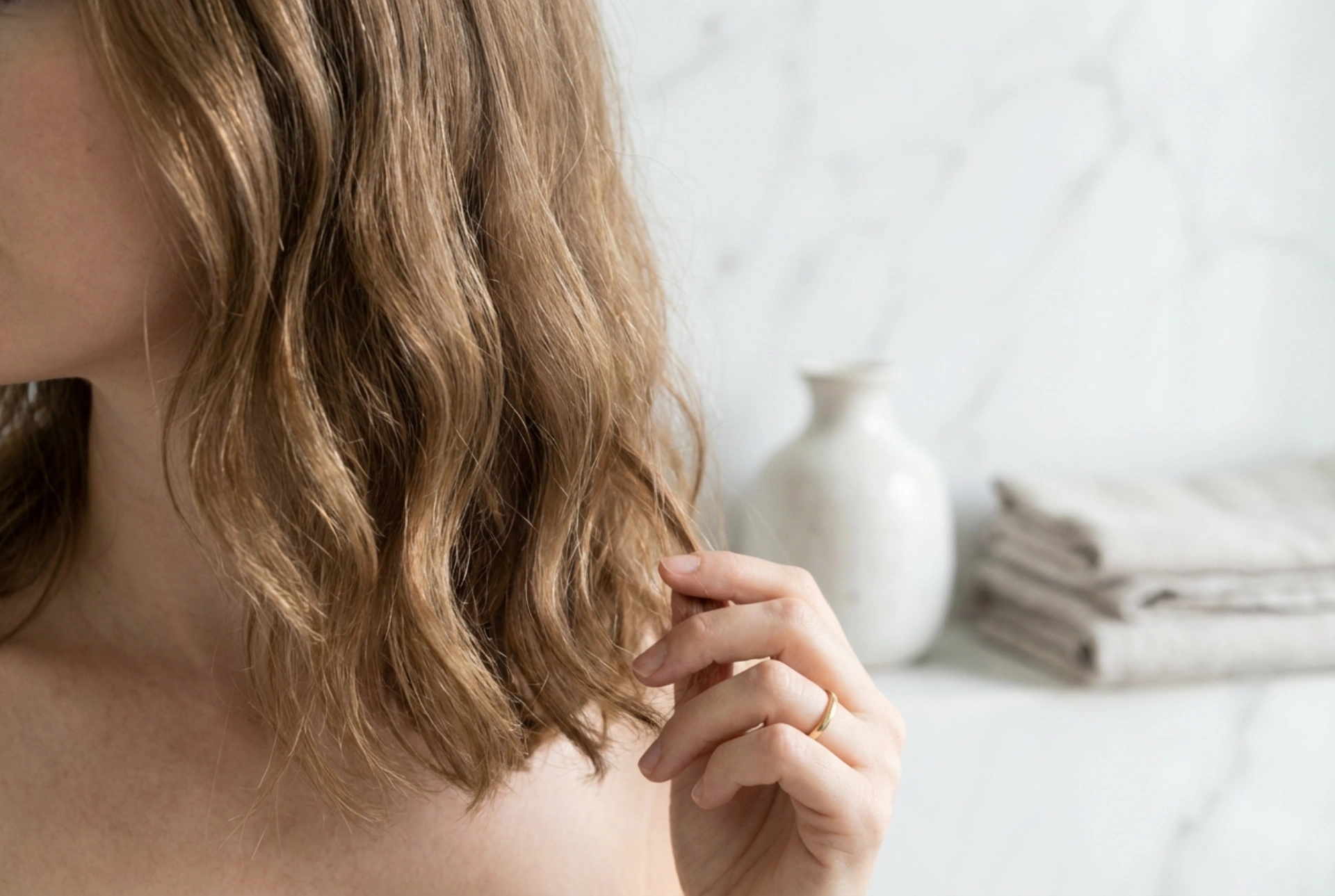 Styling af skulderlangt hår: Praktiske frisurer til mellemlangt hår