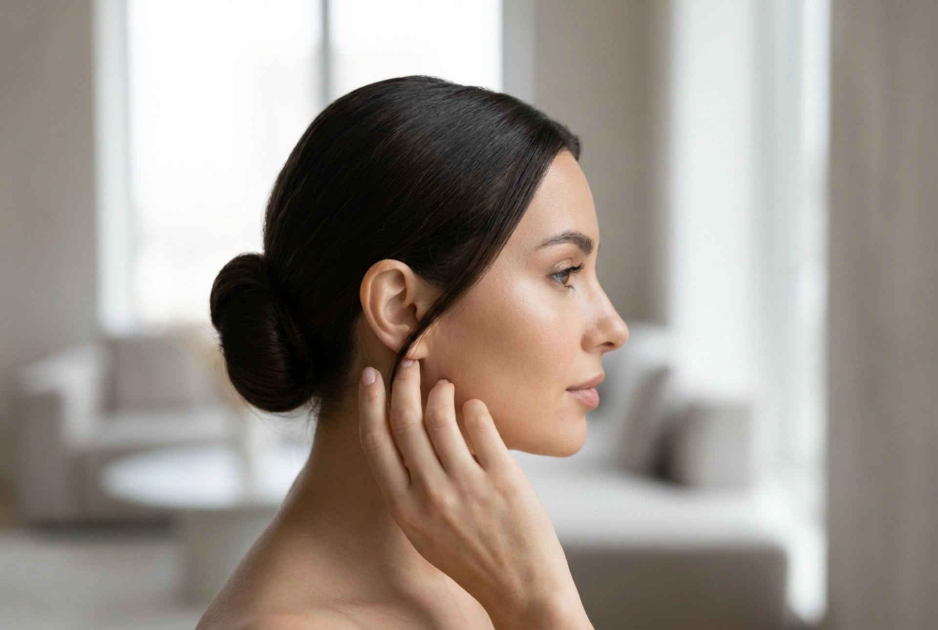 Hurtige håropsætninger til arbejdet: glat chignon, lav knold og twist