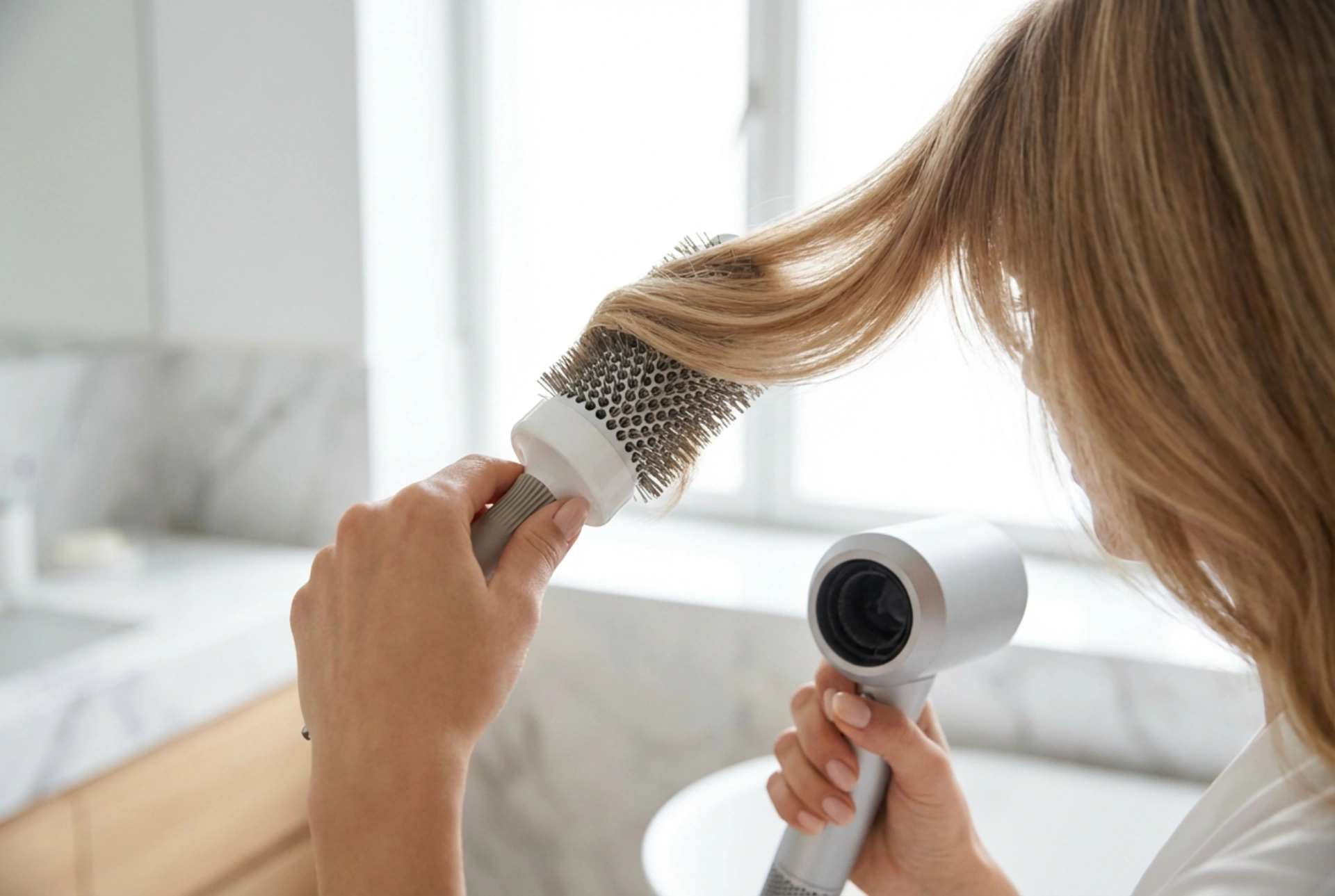 Pandehår til siden: Teknikker til føntørring, styling og holdbarhed