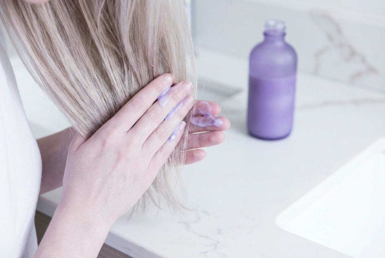 Sølvbalsam: Sådan neutraliserer du gule toner trin for trin