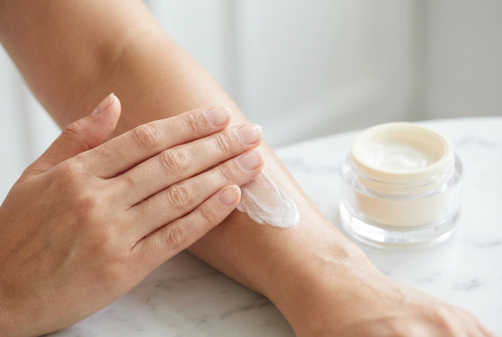 Fugtgivende balsam til tør hud: hvad virker og hvordan man bruger den