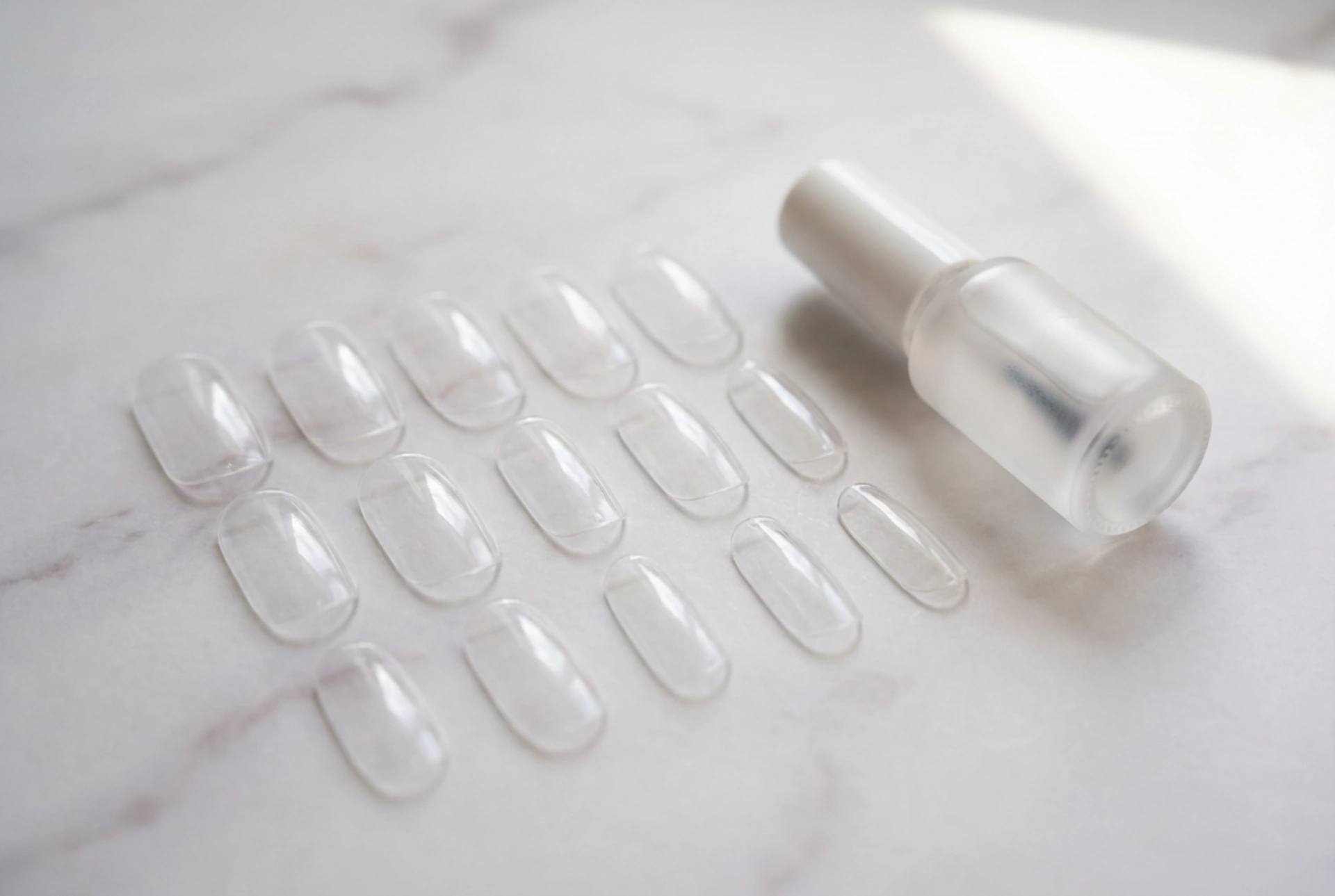 Geltips: Hvornår skal du vælge dem, og hvordan påsætter du dem korrekt?