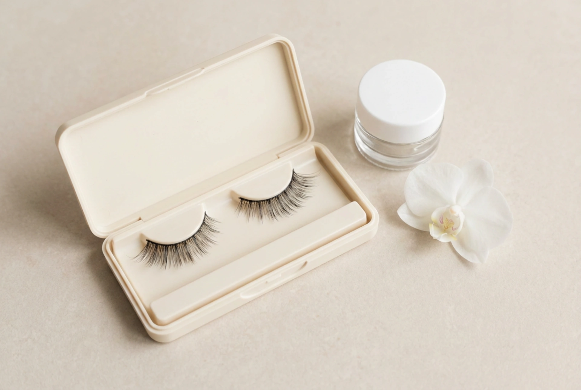 Magnetiske øjenvipper uden eyeliner: tilpasning og pleje efter brug