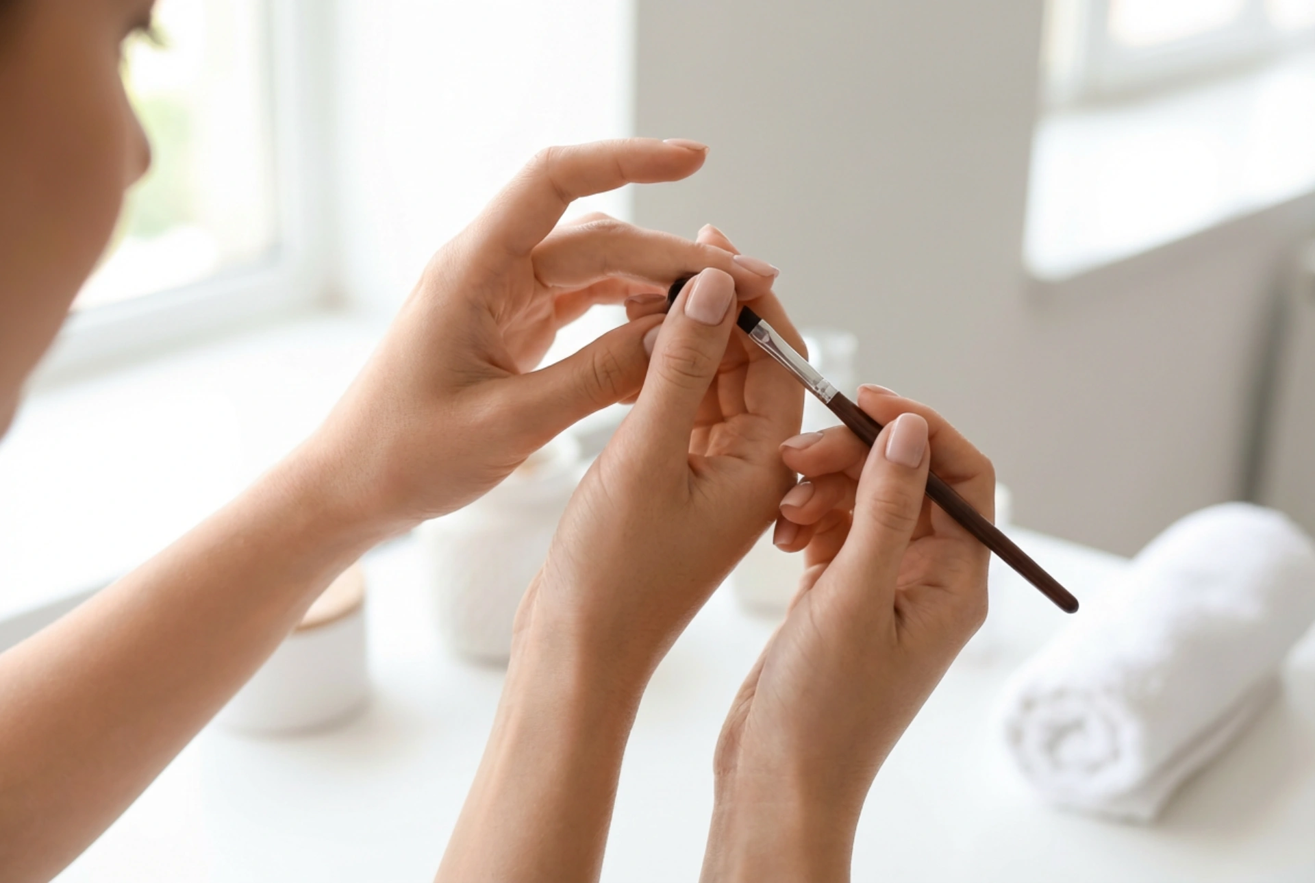 Henna til øjenbryn: Sådan vælger du den rigtige farve og påfører den korrekt