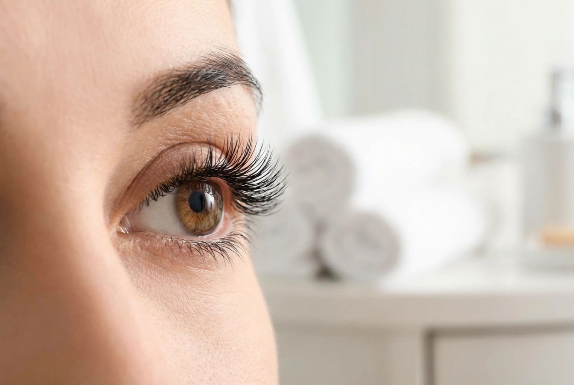 Mascara: Sådan påfører du mascara uden klumper og drys