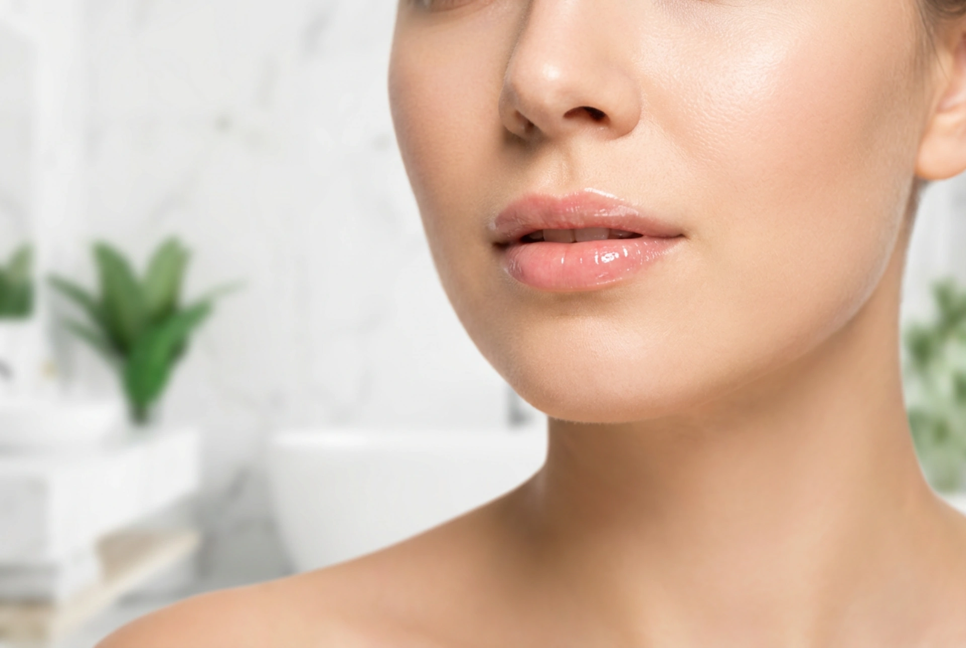 Lipgloss med hyaluronsyre: Fyldigere læber og pleje i ét